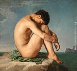 Jeune homme assis au bord de la mer